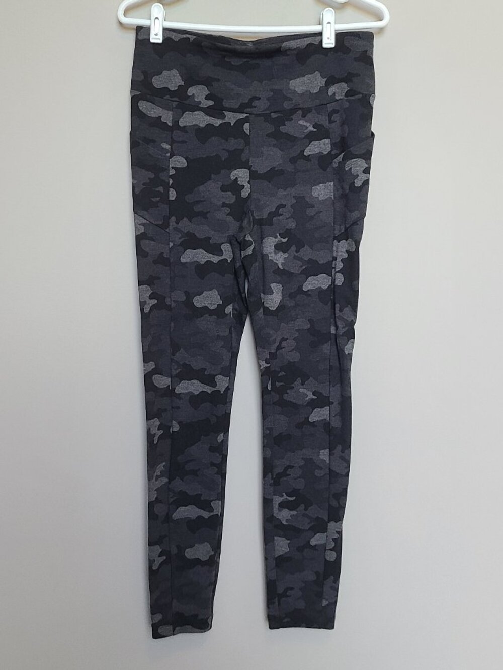 Cabi Medium ATC Camo Leggings 3931 Gray black